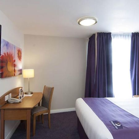 Premier Inn London Gatwick Airport South - London Road Crawley  Eksteriør bilde