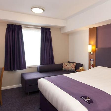 Premier Inn London Gatwick Airport South - London Road Crawley  Eksteriør bilde