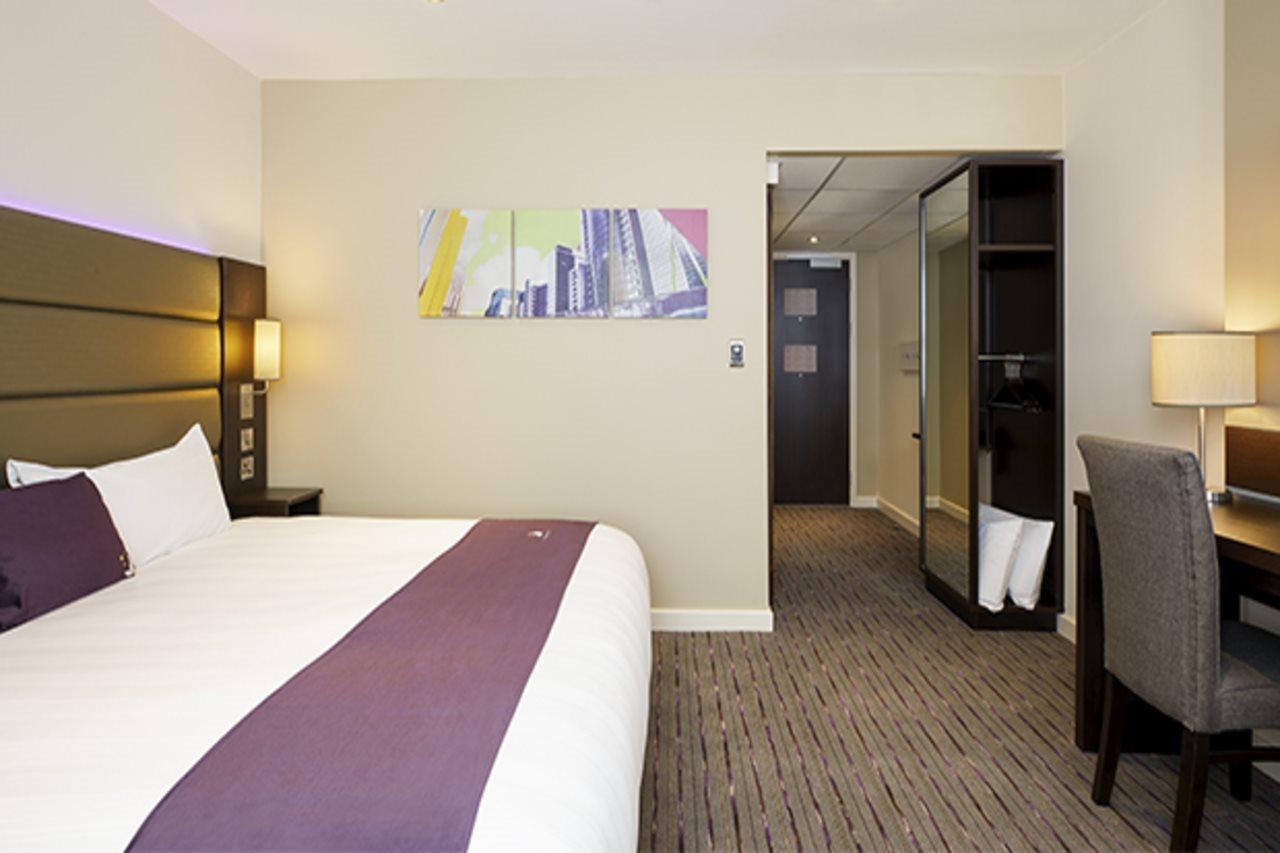 Premier Inn London Gatwick Airport South - London Road Crawley  Eksteriør bilde