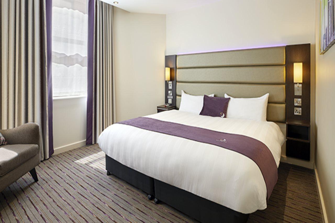 Premier Inn London Gatwick Airport South - London Road Crawley  Eksteriør bilde