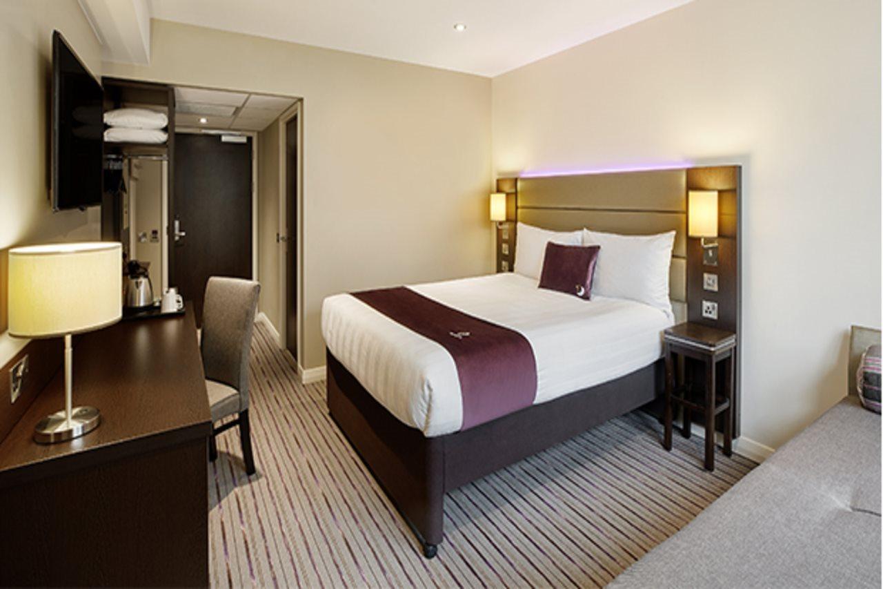 Premier Inn London Gatwick Airport South - London Road Crawley  Eksteriør bilde