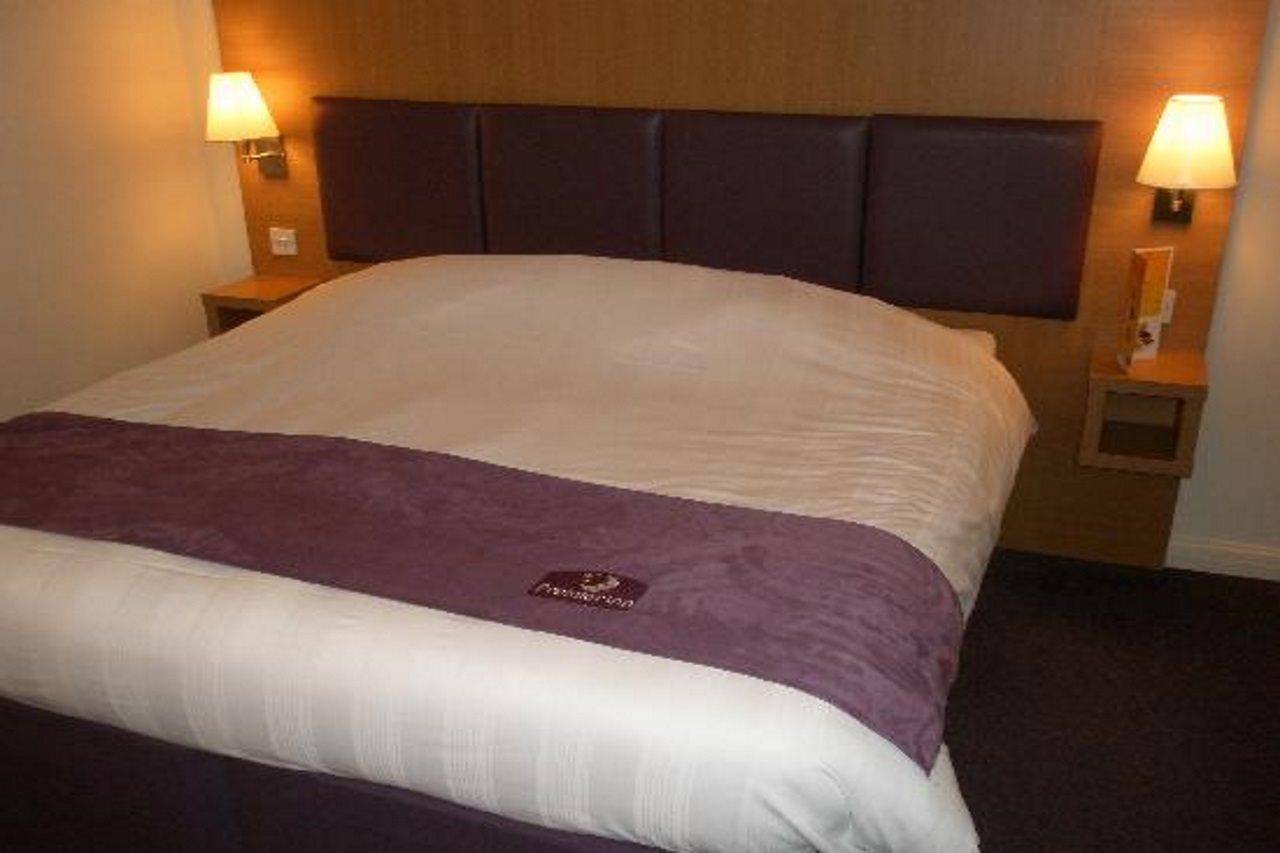 Premier Inn London Gatwick Airport South - London Road Crawley  Eksteriør bilde