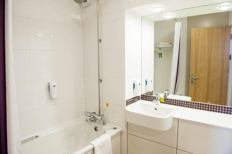 Premier Inn London Gatwick Airport South - London Road Crawley  Eksteriør bilde